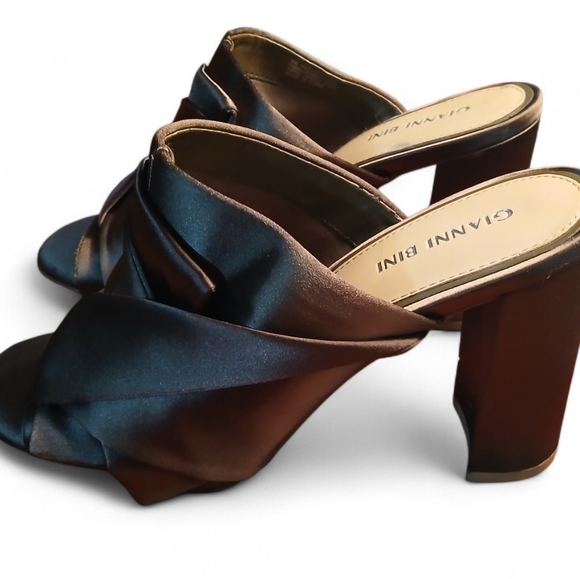 Gianni Bini Women's Size 8 Mules in Brown Bronz - Picture 3 of 8